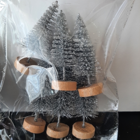 Bottlebrush Trees Christmas House Seasonal Collection Lot of 2 Silver Home Decor - Picture 3 of 7